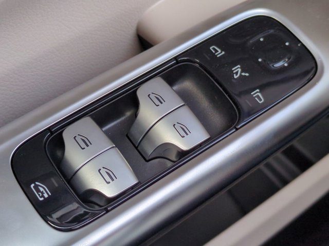 Used 2026 Mercedes-Benz C 300 Sedan image 23