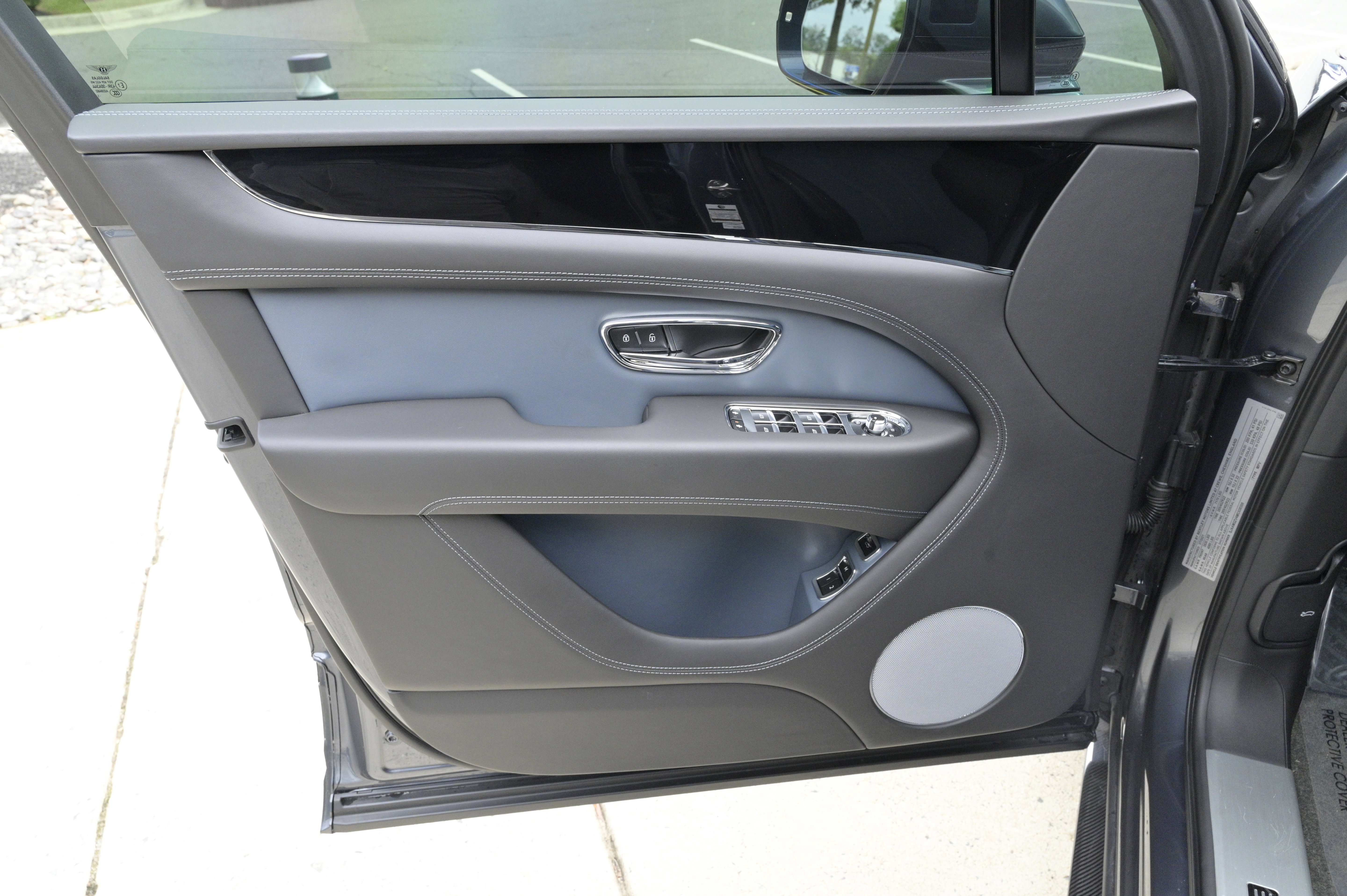 Used 2021 Bentley Bentayga image 17