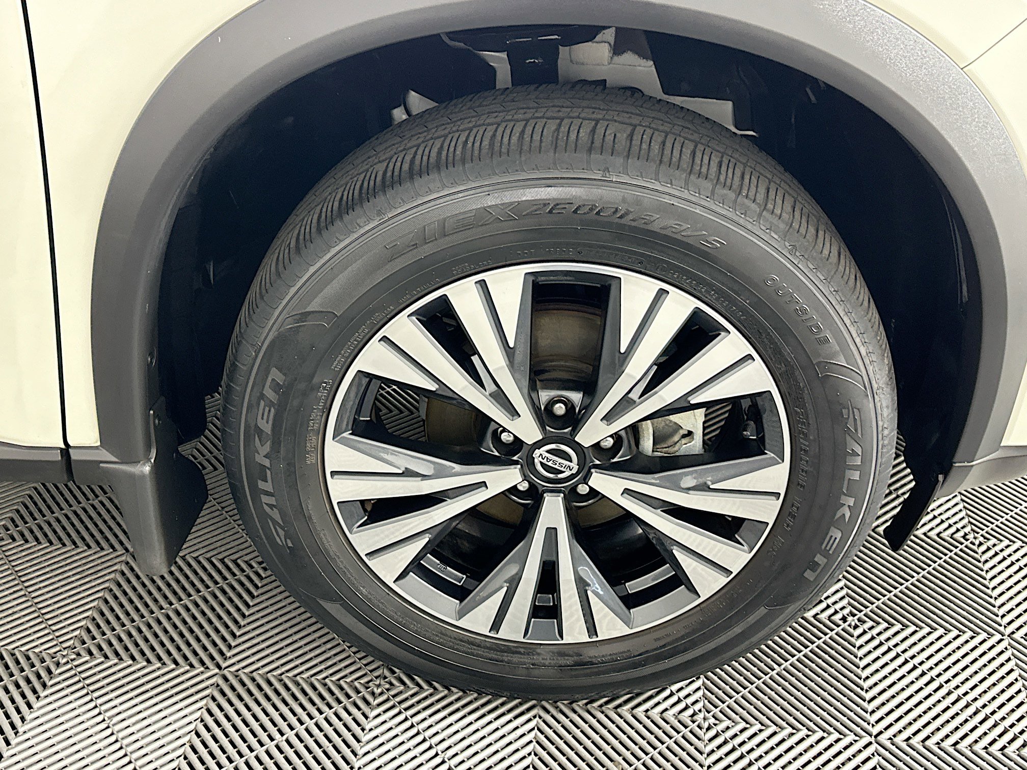 Used 2021 Nissan Rogue SV image 11
