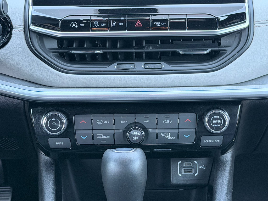 Used 2025 Jeep Compass Limited AWD/4WD image 17