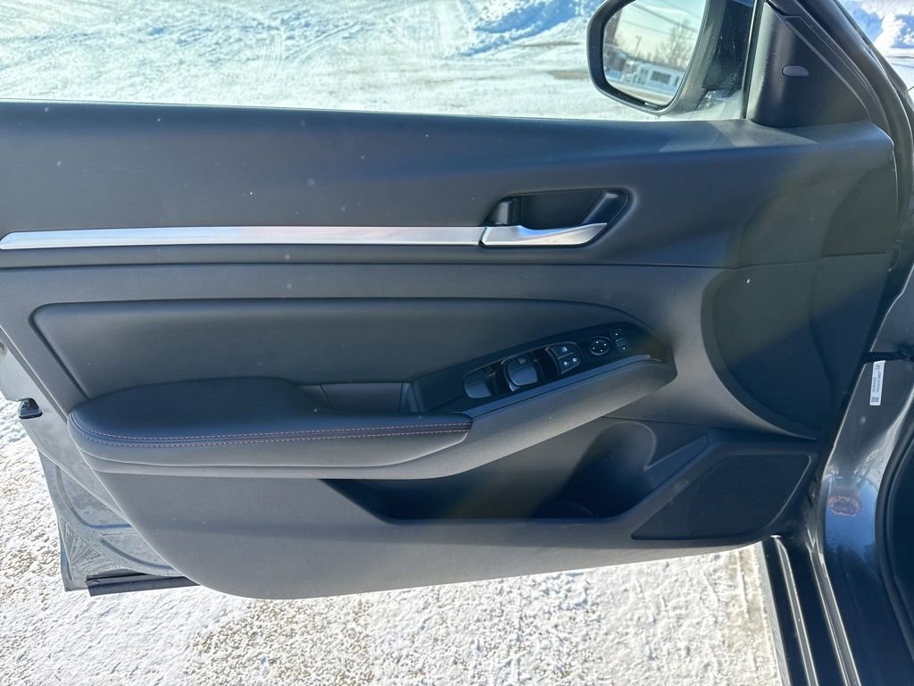 Used 2025 Nissan Altima 2.5 SR image 37