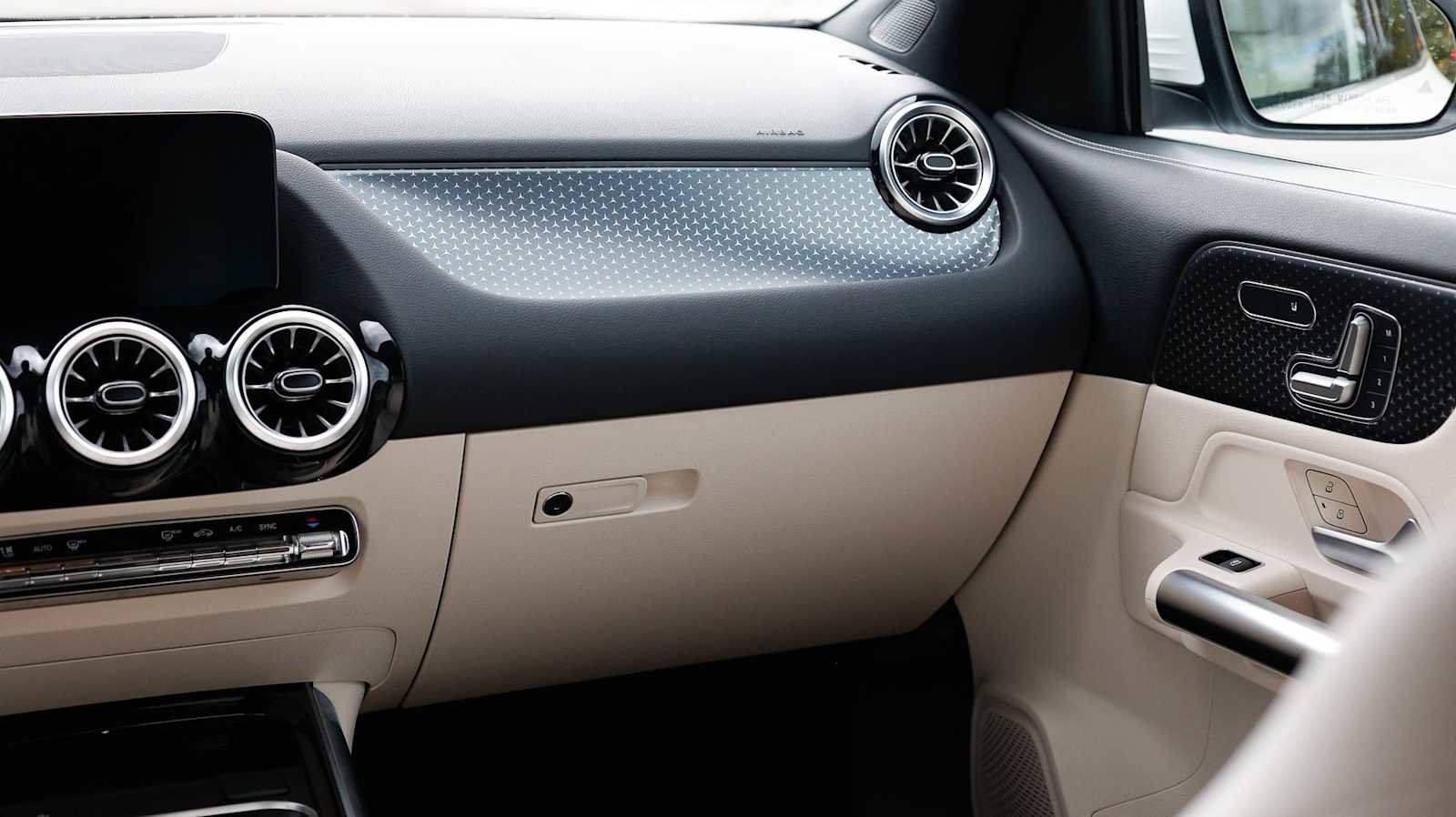 Used 2025 Mercedes-Benz GLA 250 4MATIC image 26