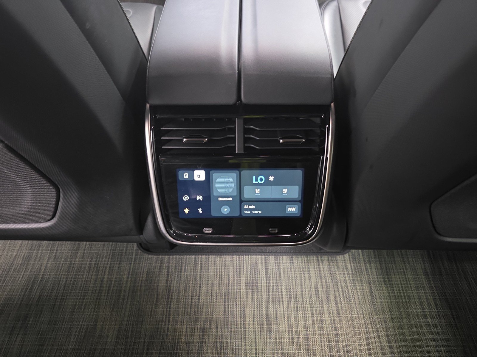 Used 2024 Rivian R1S Adventure AWD/4WD image 30