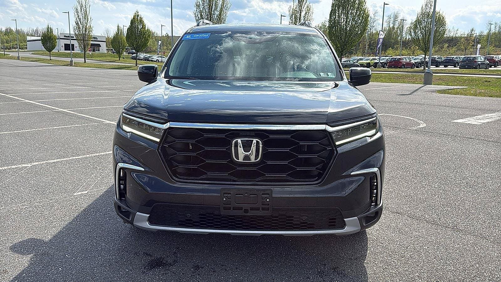 Certified 2025 Honda Pilot Touring image 14