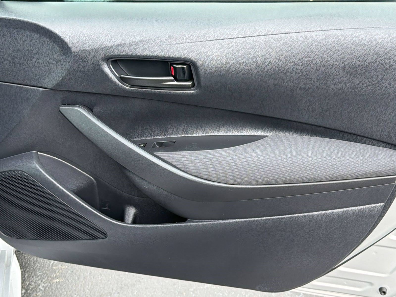 Used 2025 Toyota Corolla LE FWD image 34
