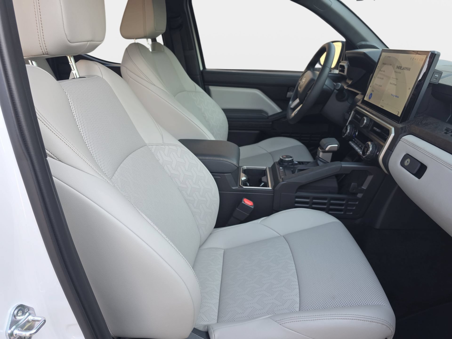 Used 2025 Toyota Tacoma Limited AWD/4WD image 10