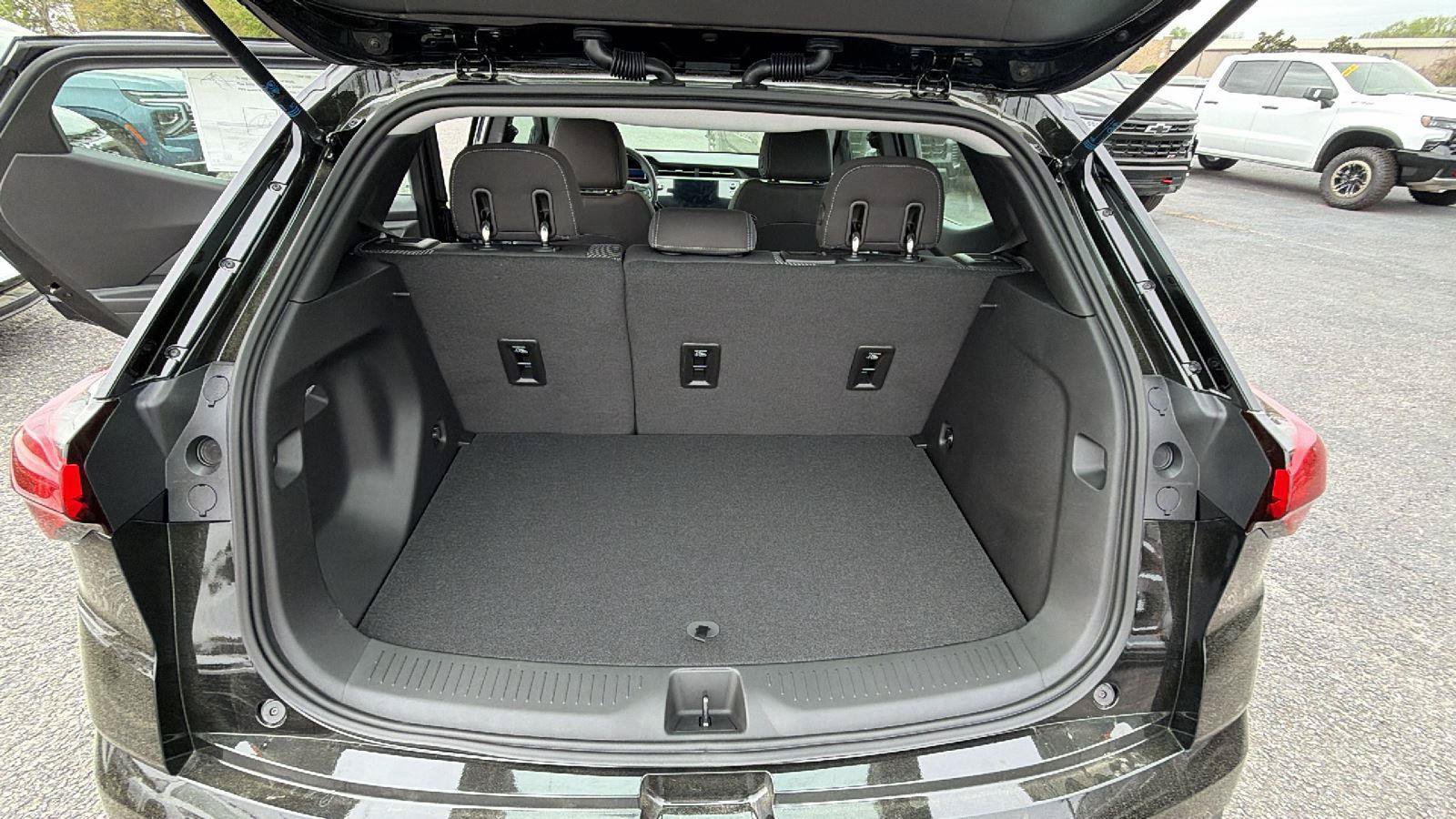 New 2027 Chevrolet Bolt LT w/ Comfort Package FWD image 10