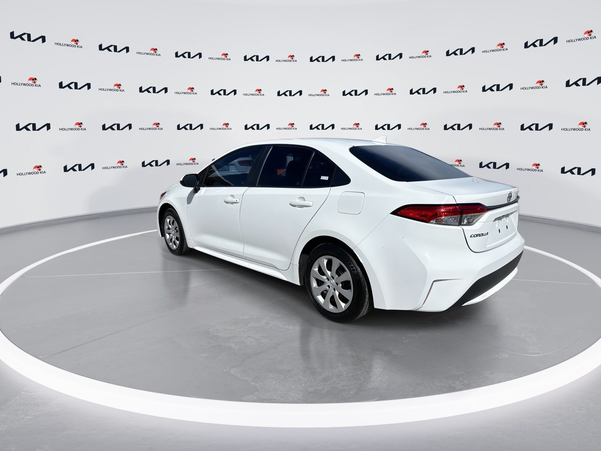 Used 2022 Toyota Corolla LE FWD image 6