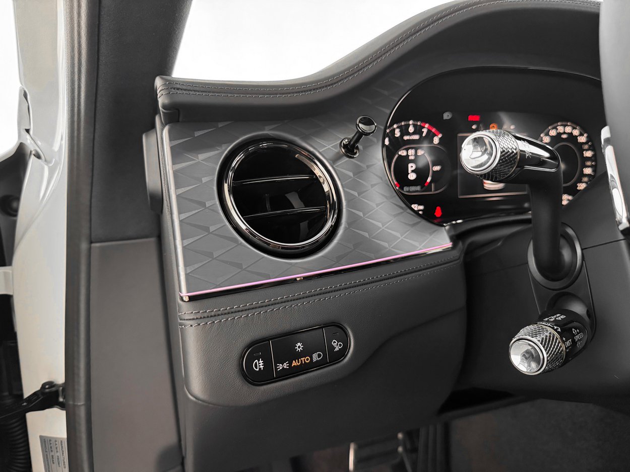 New 2026 Bentley Flying Spur Plug-In Hybrid image 15