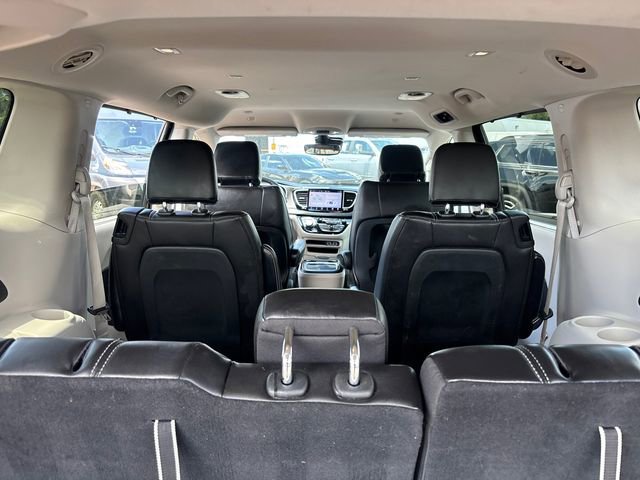 Used 2023 Chrysler Pacifica Touring-L FWD image 34