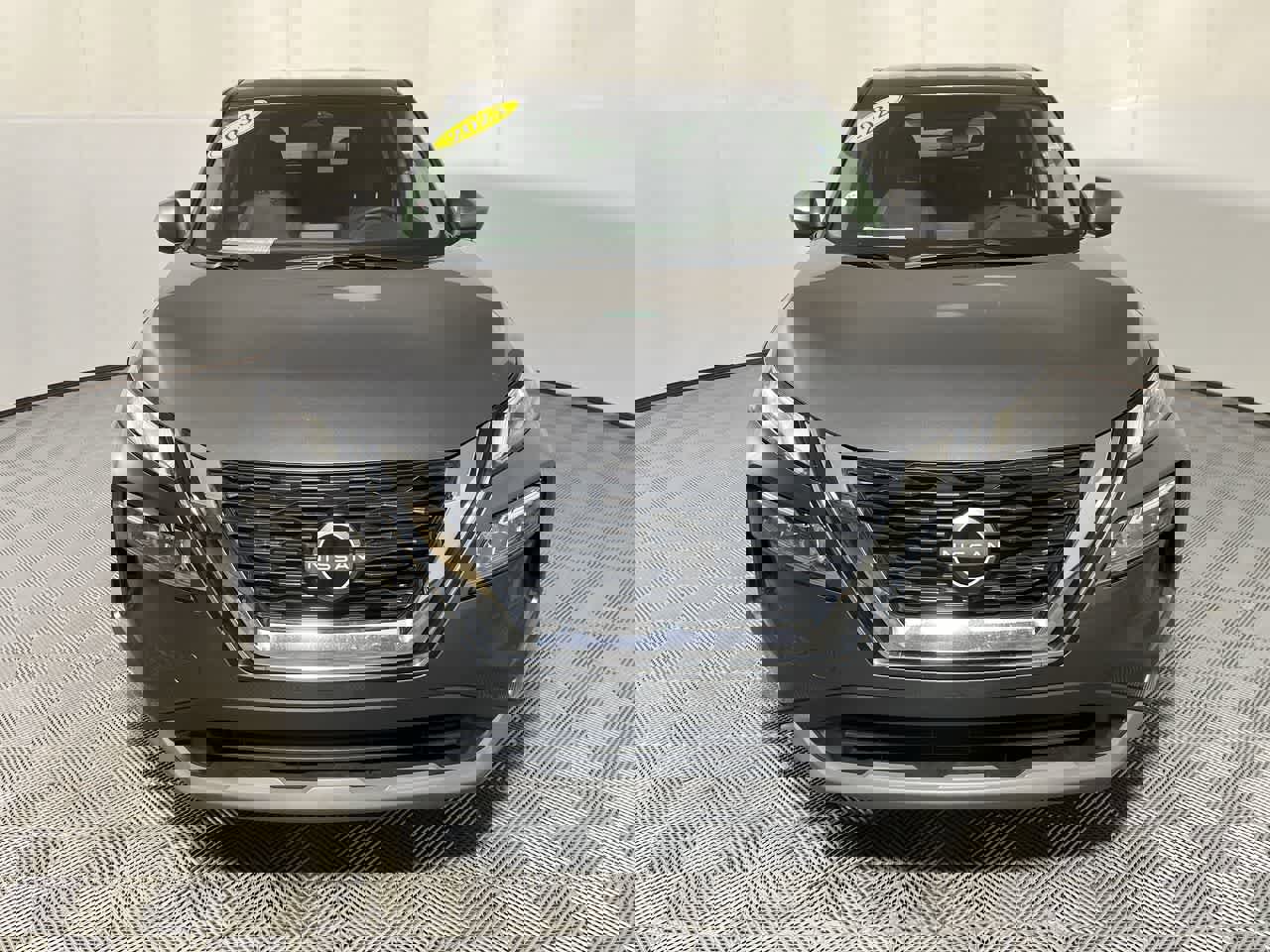 Used 2023 Nissan Rogue SV image 3