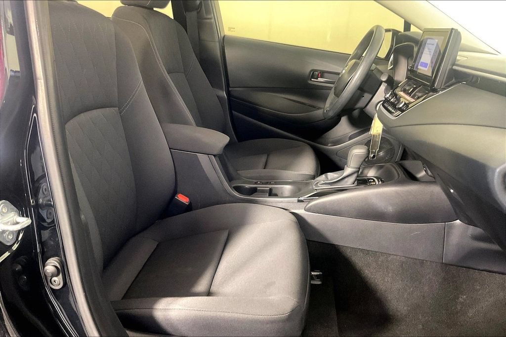 Used 2025 Toyota Corolla LE FWD image 9