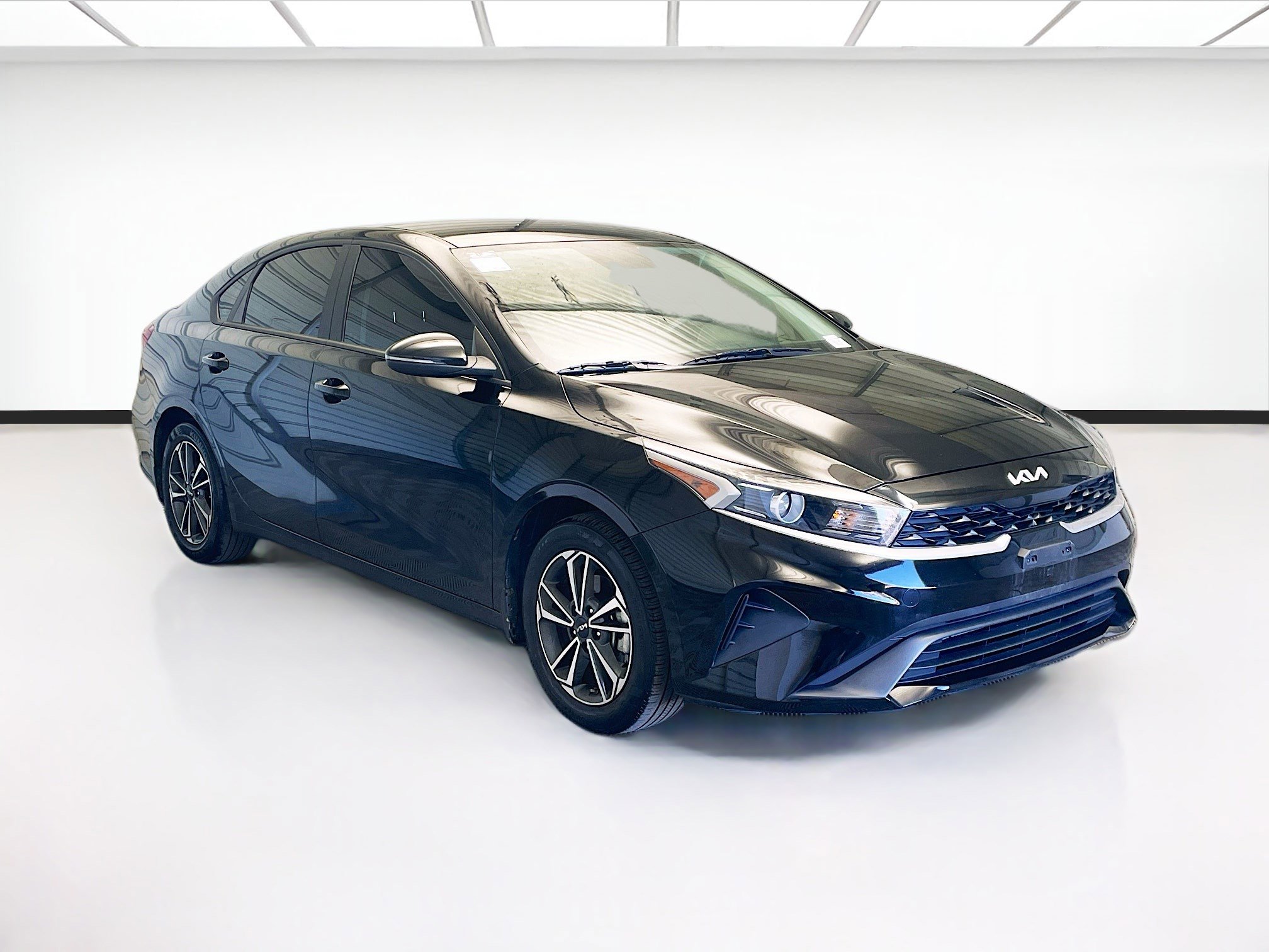 Used 2023 Kia Forte LXS w/ LXS Technology Package image 3