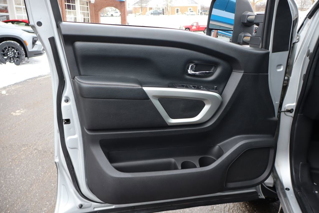 Used 2018 Nissan Titan PRO-4X image 10