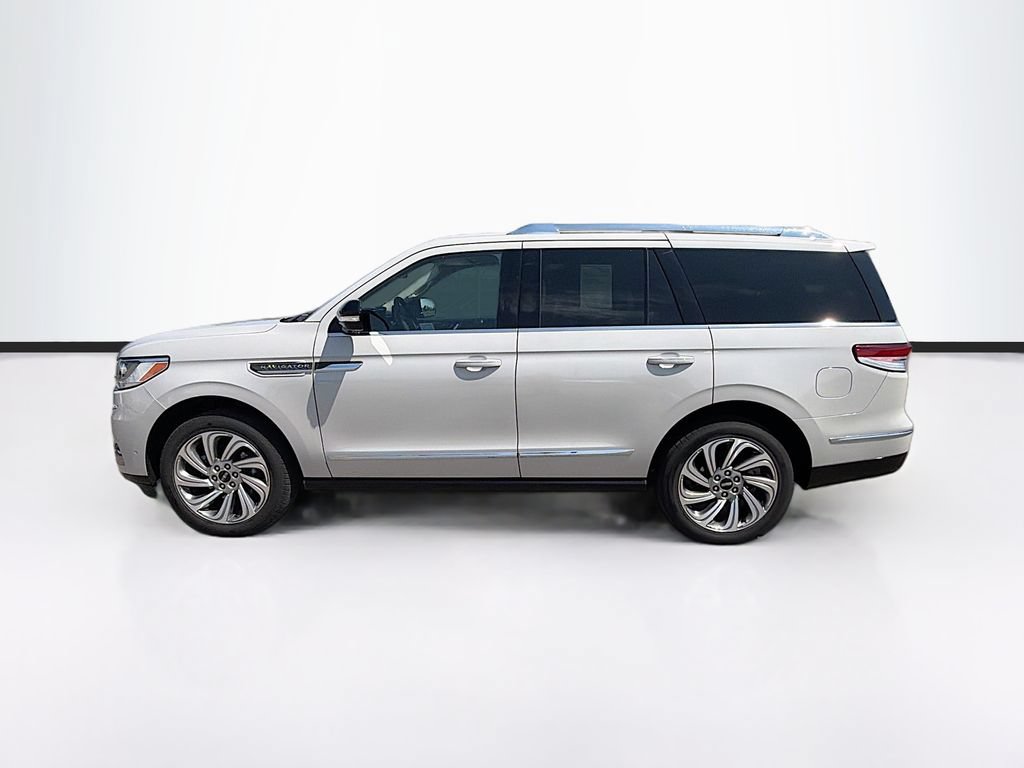 Used 2023 Lincoln Navigator Reserve AWD/4WD image 8