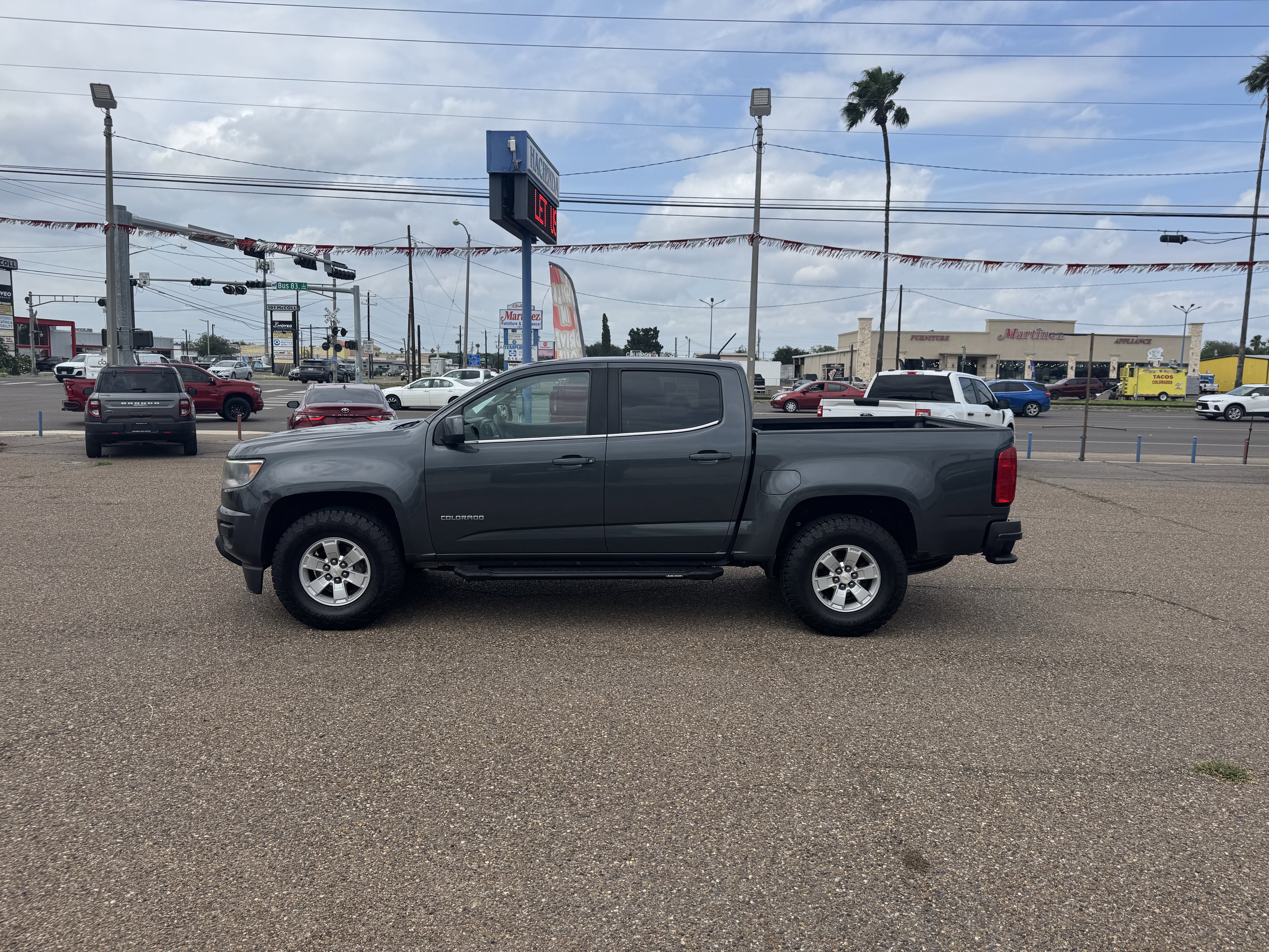 Used 2017 Chevrolet Colorado W/T w/ WT Convenience Package RWD image 2