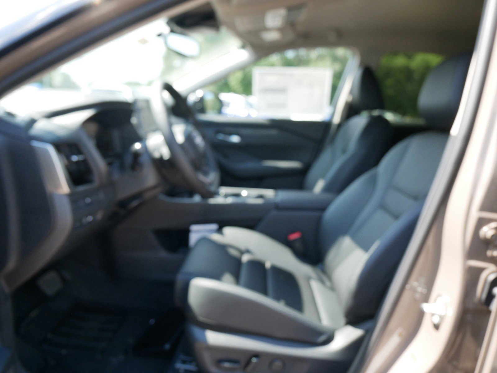 New 2025 Nissan Rogue SL image 5