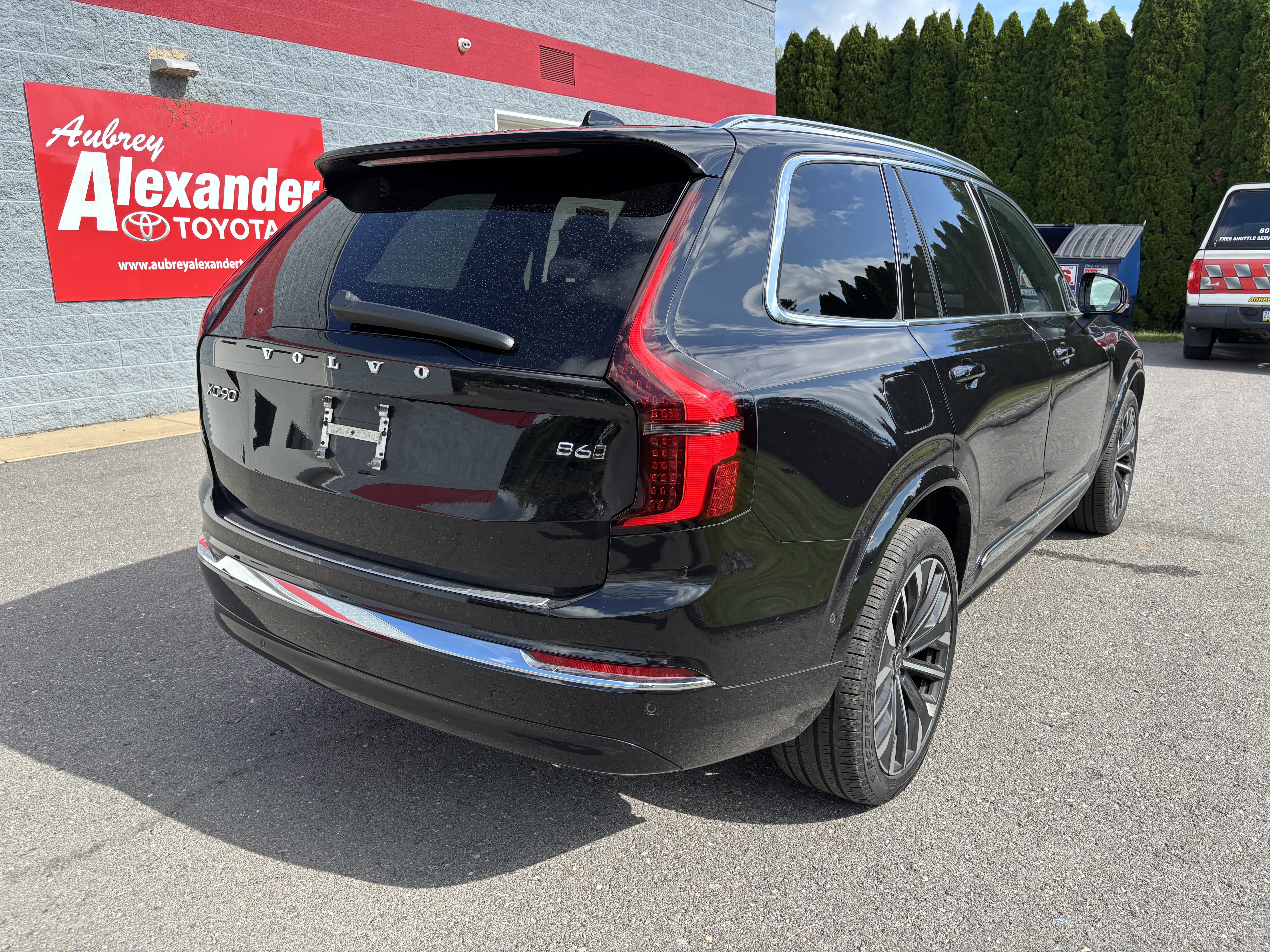 Used 2025 Volvo XC90 B6 Plus w/ Protection Package Premier AWD/4WD video 3
