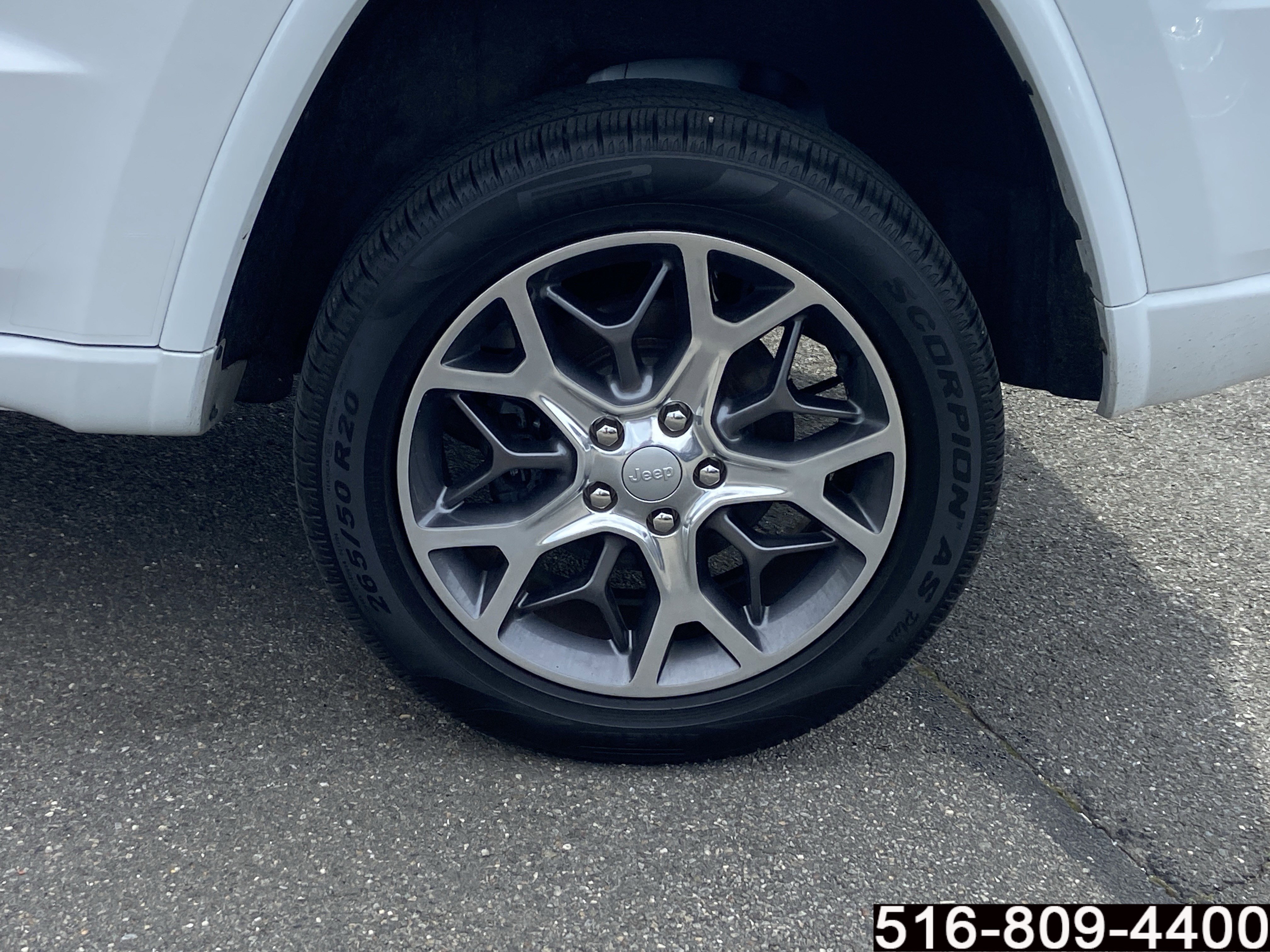 Used 2020 Jeep Grand Cherokee Overland AWD/4WD image 12