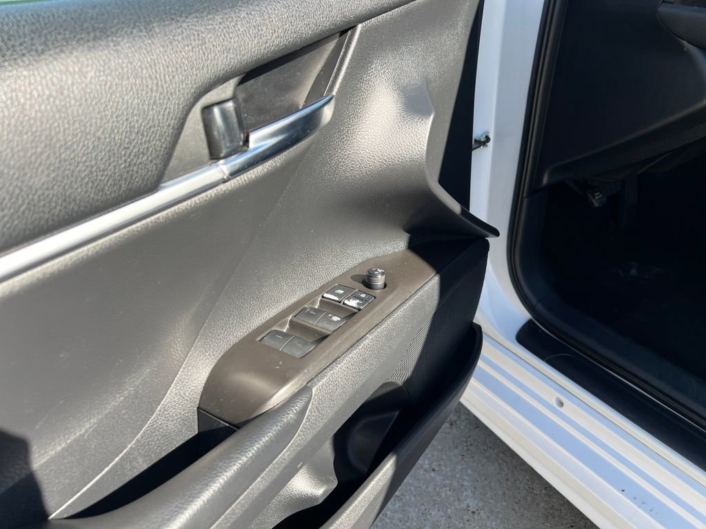 Used 2022 Toyota Camry SE image 12
