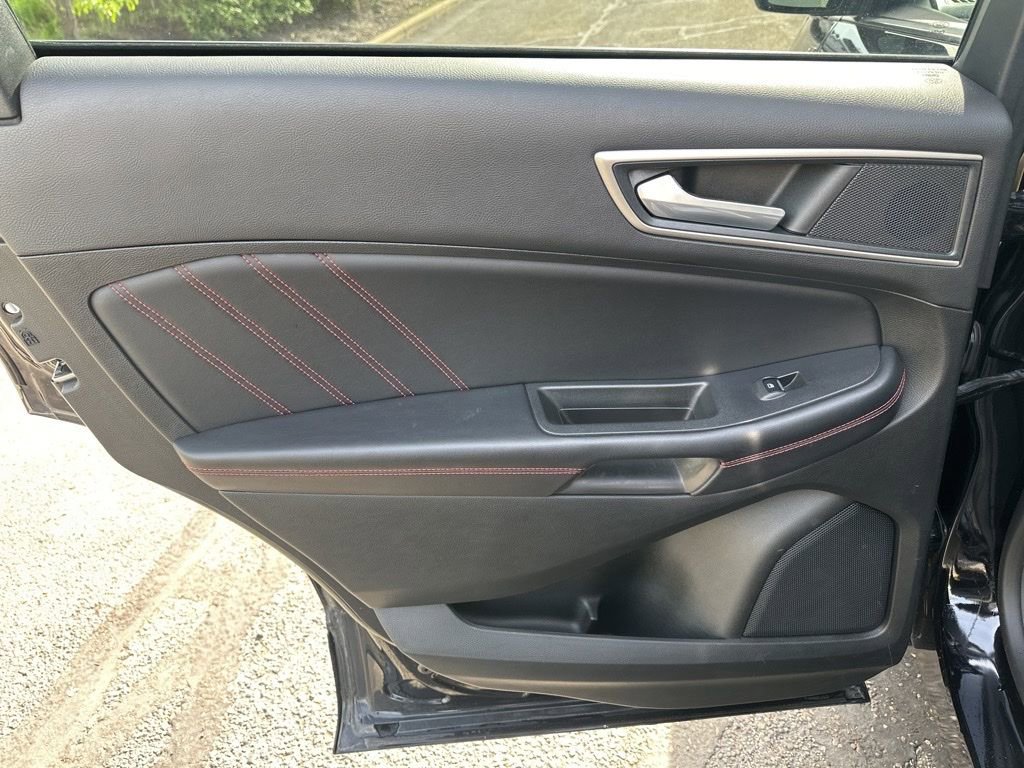 Used 2023 Ford Edge ST-Line w/ Class II Trailer Tow Package AWD/4WD image 33