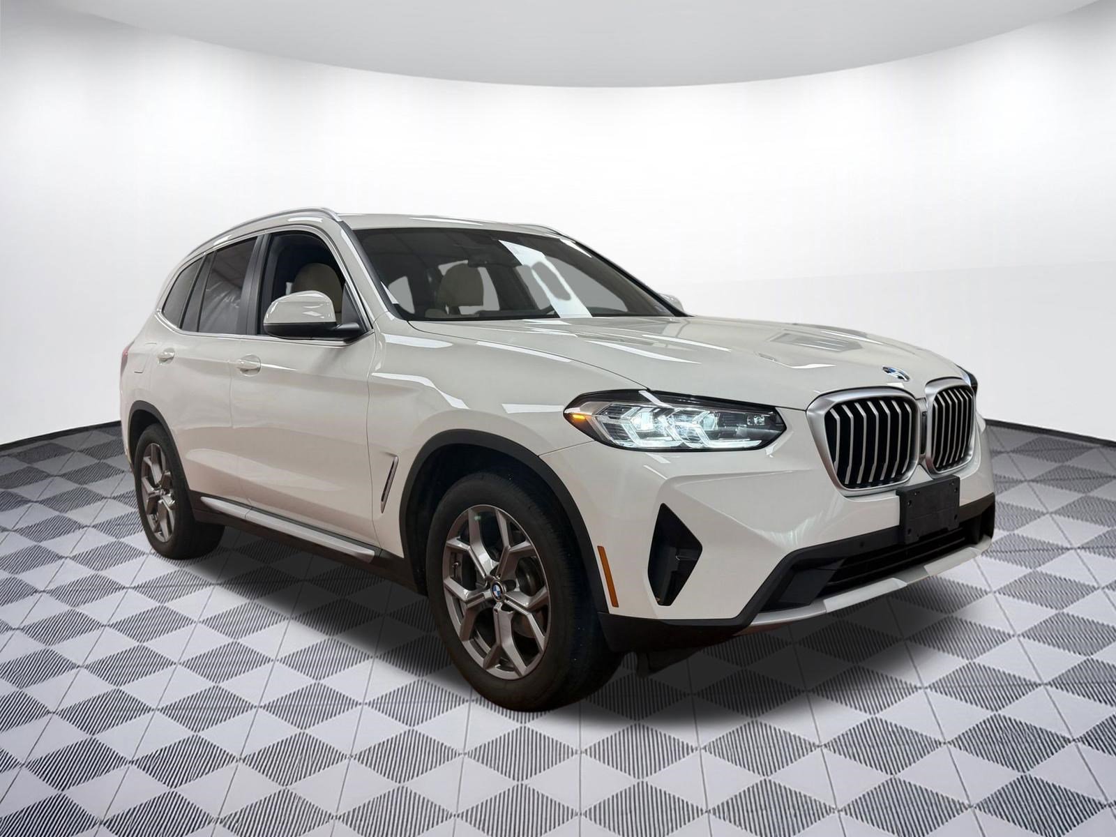 Used 2023 BMW X3 xDrive30i w/ Premium Package image 3