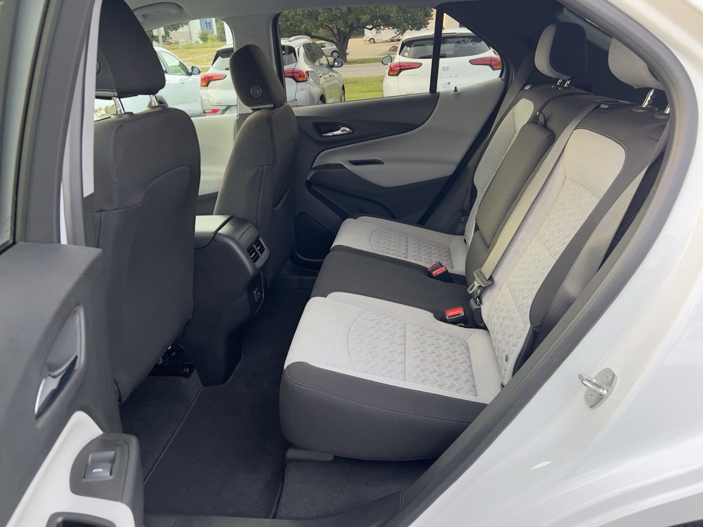 Used 2022 Chevrolet Equinox LS w/ LS Convenience Package image 16