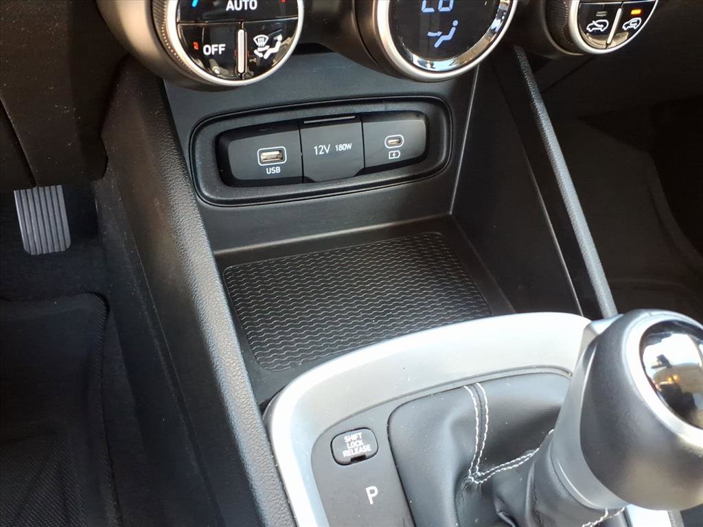 Used 2024 Hyundai Venue SEL FWD image 31