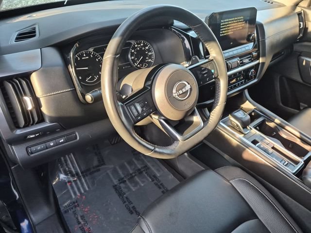 Used 2023 Nissan Pathfinder SL FWD image 16