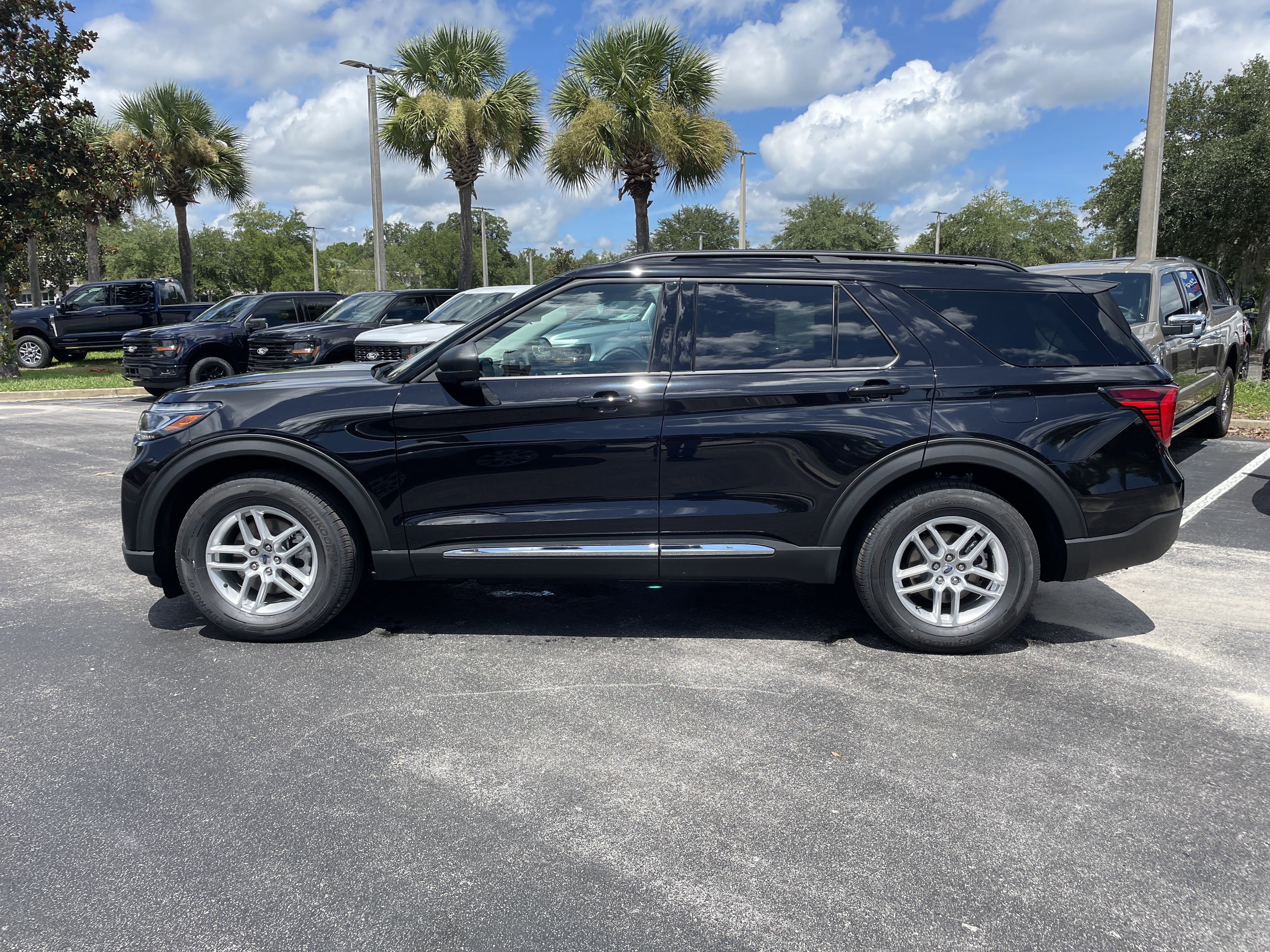New 2025 Ford Explorer Active w/ Active Comfort Package image 4