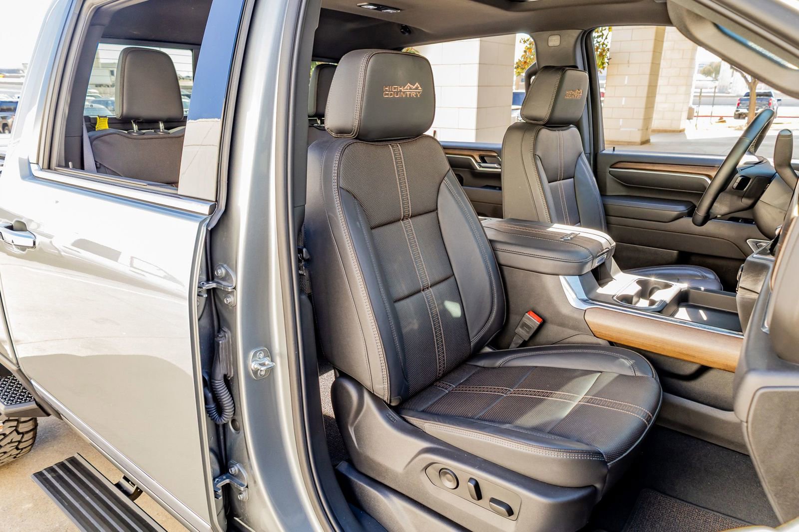 Used 2025 Chevrolet Silverado 2500 High Country w/ High Country Premium Package image 30