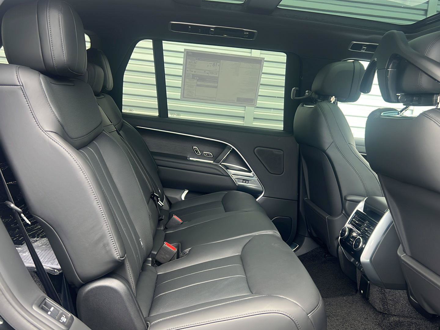 New 2026 Land Rover Range Rover Long Wheelbase SE AWD/4WD image 24