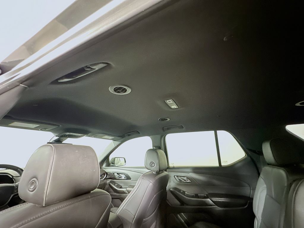 Used 2023 Chevrolet Traverse RS FWD image 13