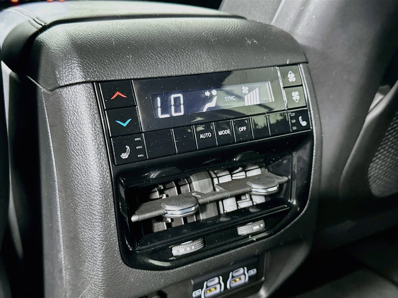 Used 2023 Jeep Grand Cherokee L Limited w/ Luxury Tech Group II RWD image 25