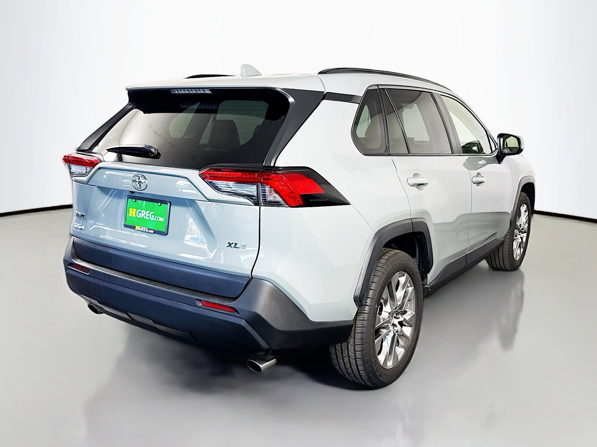 Used 2019 Toyota RAV4 XLE Premium image 10