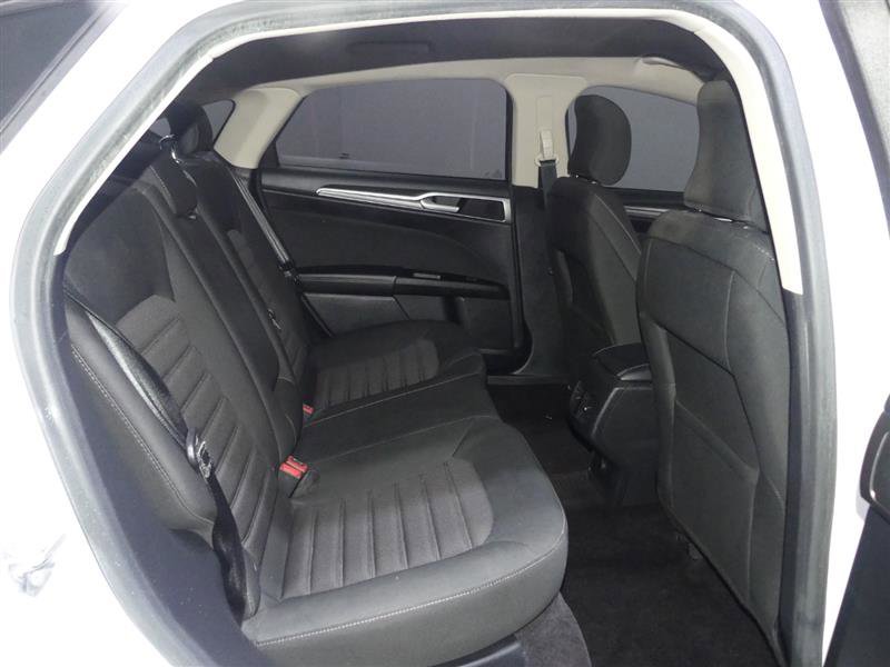 Used 2017 Ford Fusion SE w/ Fusion SE Technology Package image 24