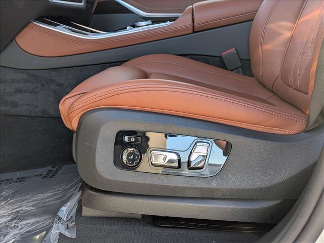 Used 2026 BMW X5 xDrive50e image 11