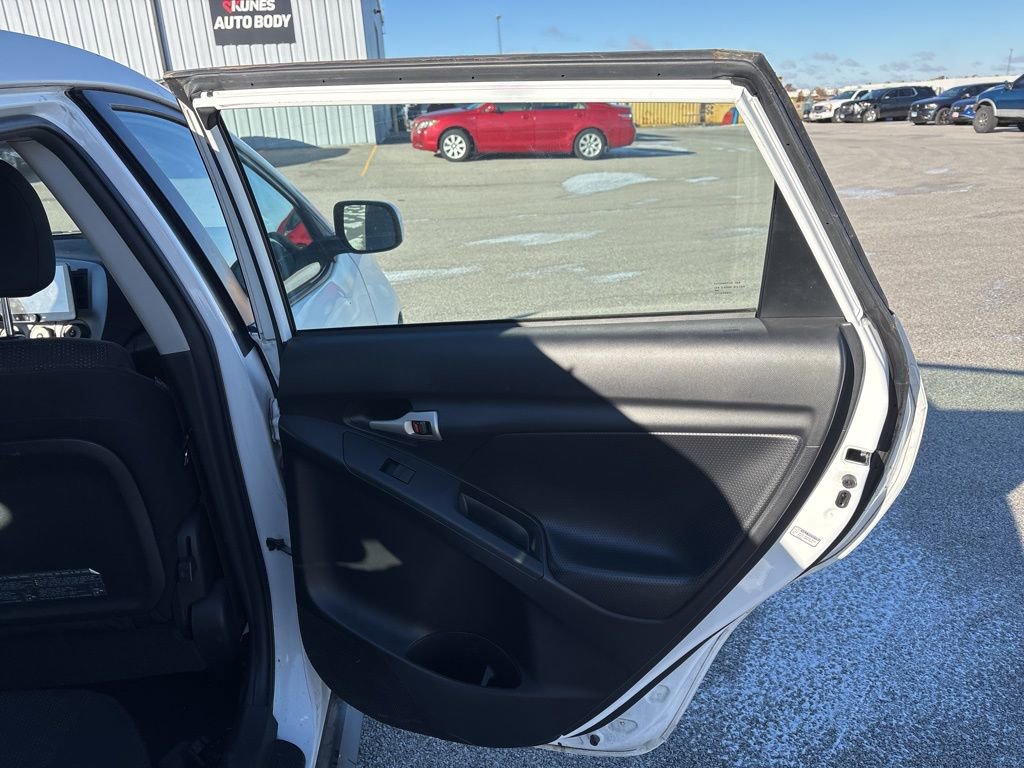 Used 2010 Pontiac Vibe w/ Preferred Package image 19