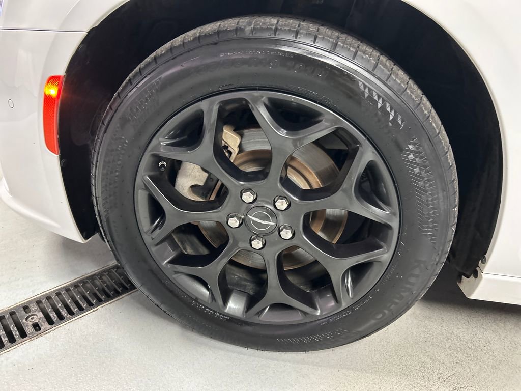 Used 2023 Chrysler 300 Touring L w/ Popular Equipment Group image 9