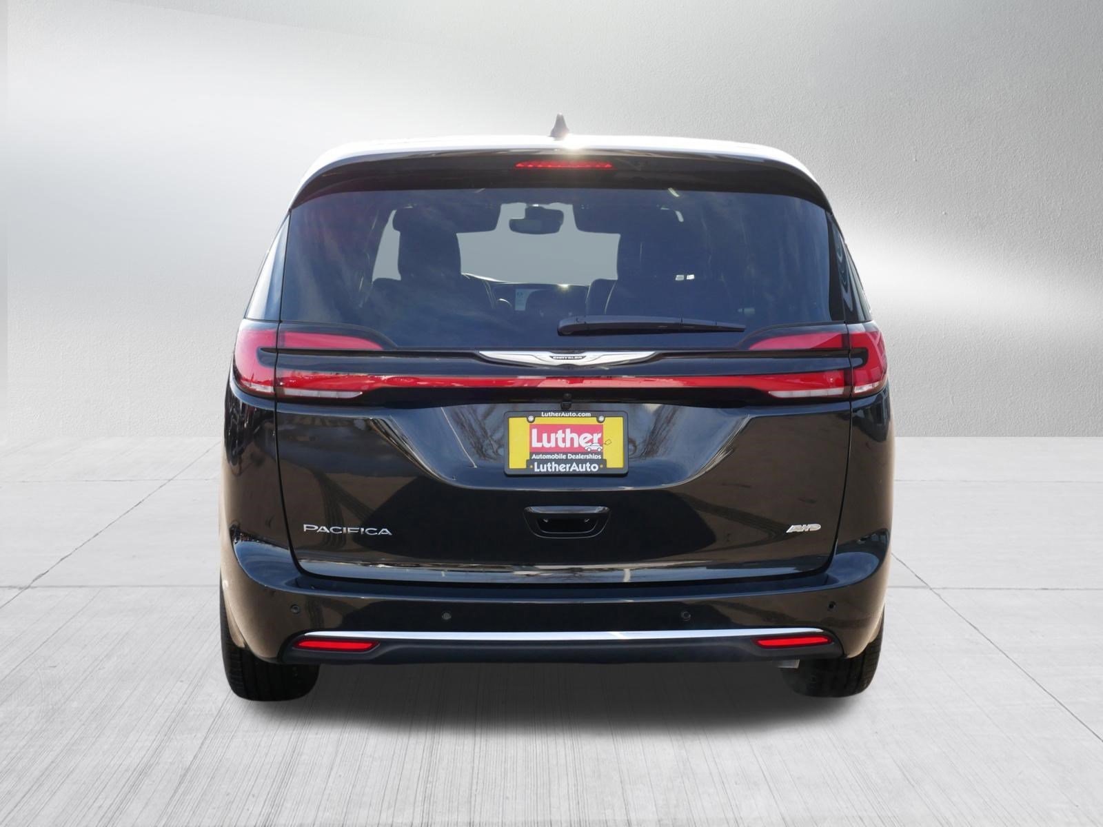 Used 2026 Chrysler Pacifica Select image 6