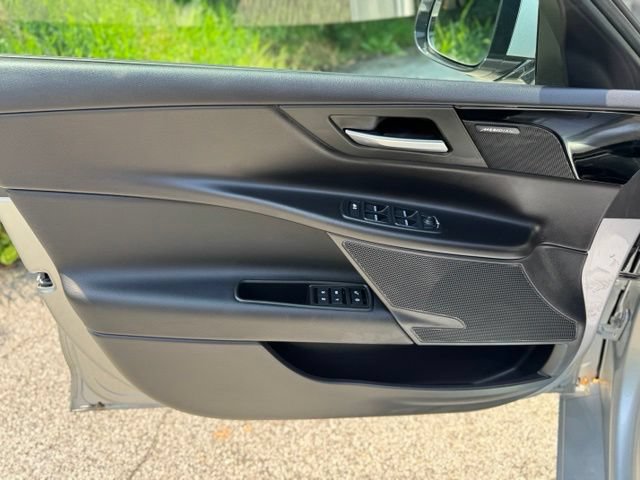 Used 2018 Jaguar XE Premium AWD/4WD image 8
