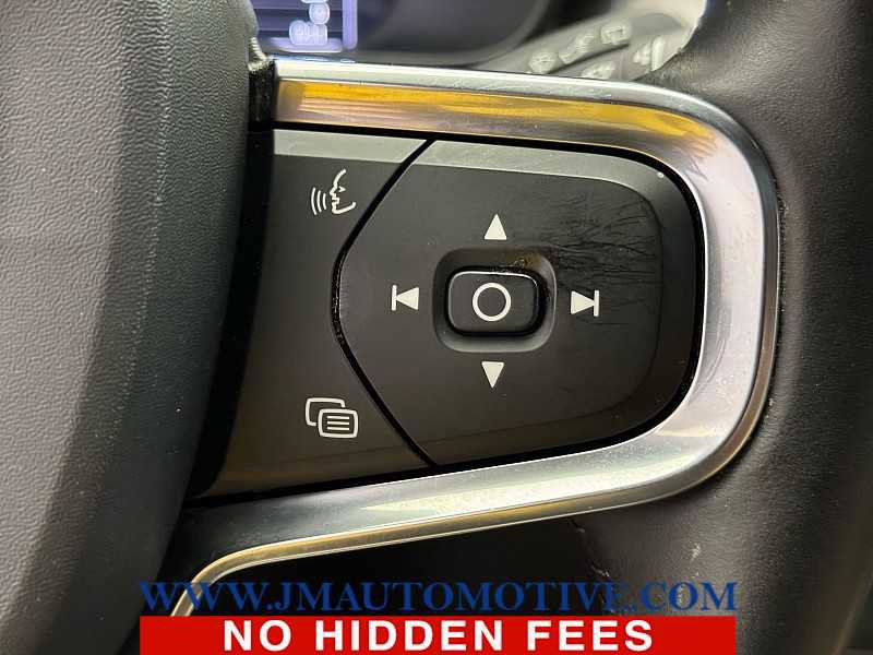 Used 2019 Volvo XC40 T5 Momentum image 38