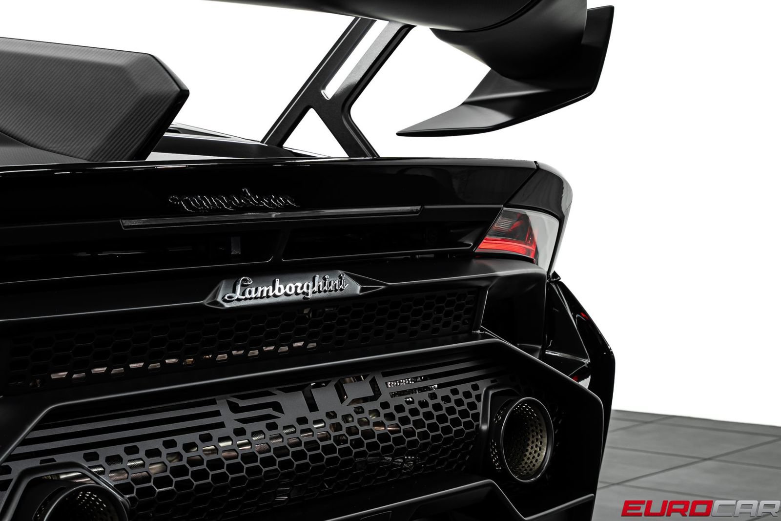 Used 2022 Lamborghini Huracan STO RWD image 24