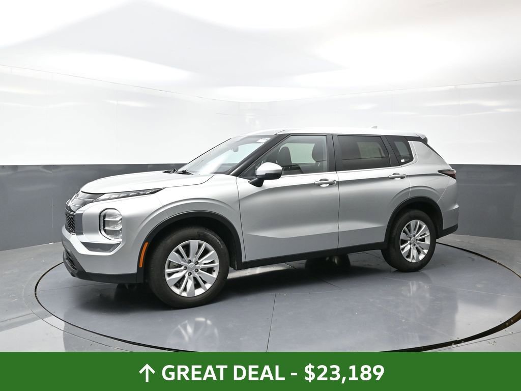 Used 2025 Mitsubishi Outlander ES image 9