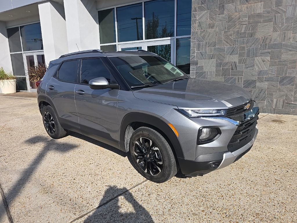 Used 2023 Chevrolet TrailBlazer LT image 2