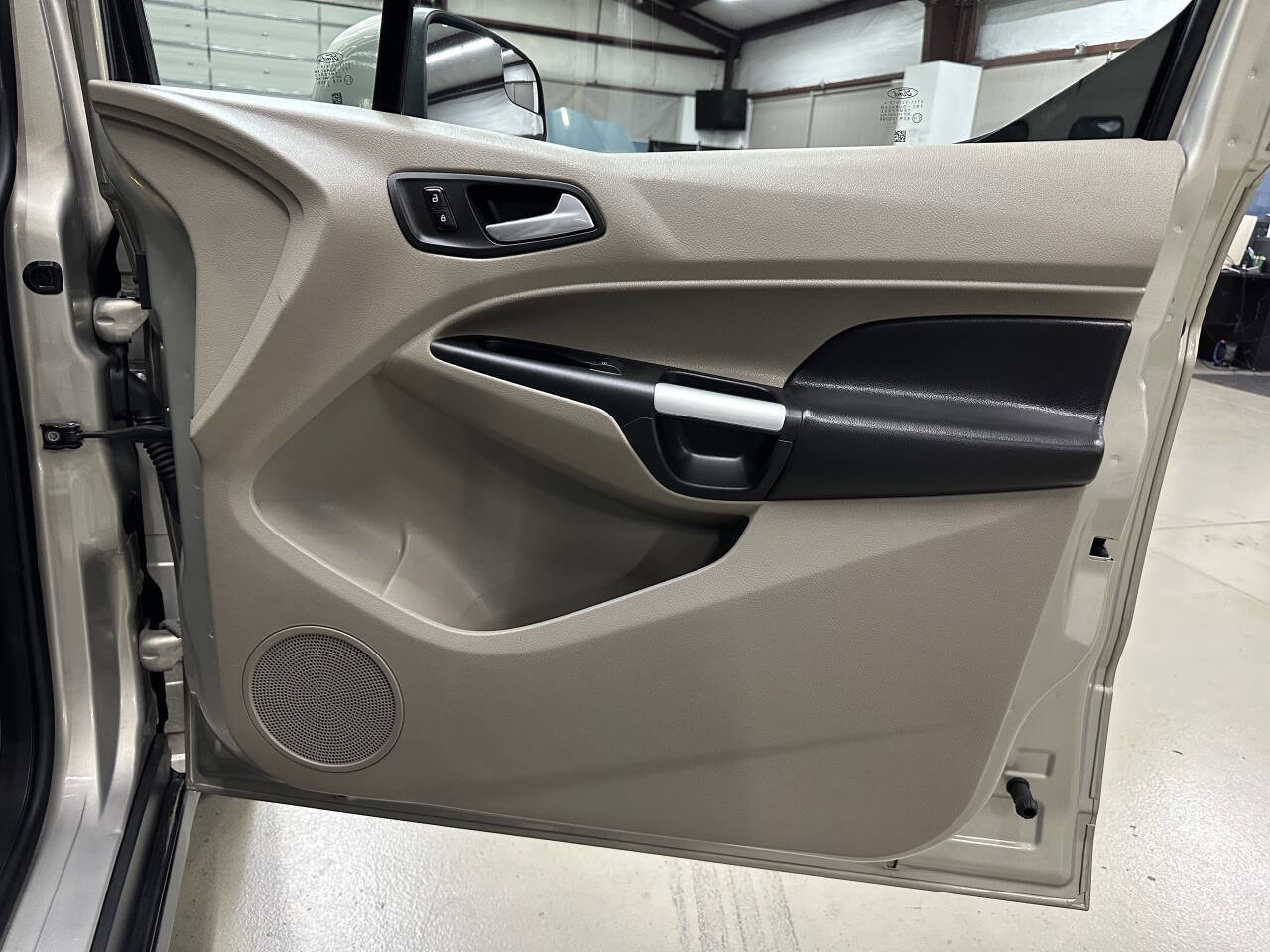 Used 2014 Ford Transit Connect Titanium FWD image 16