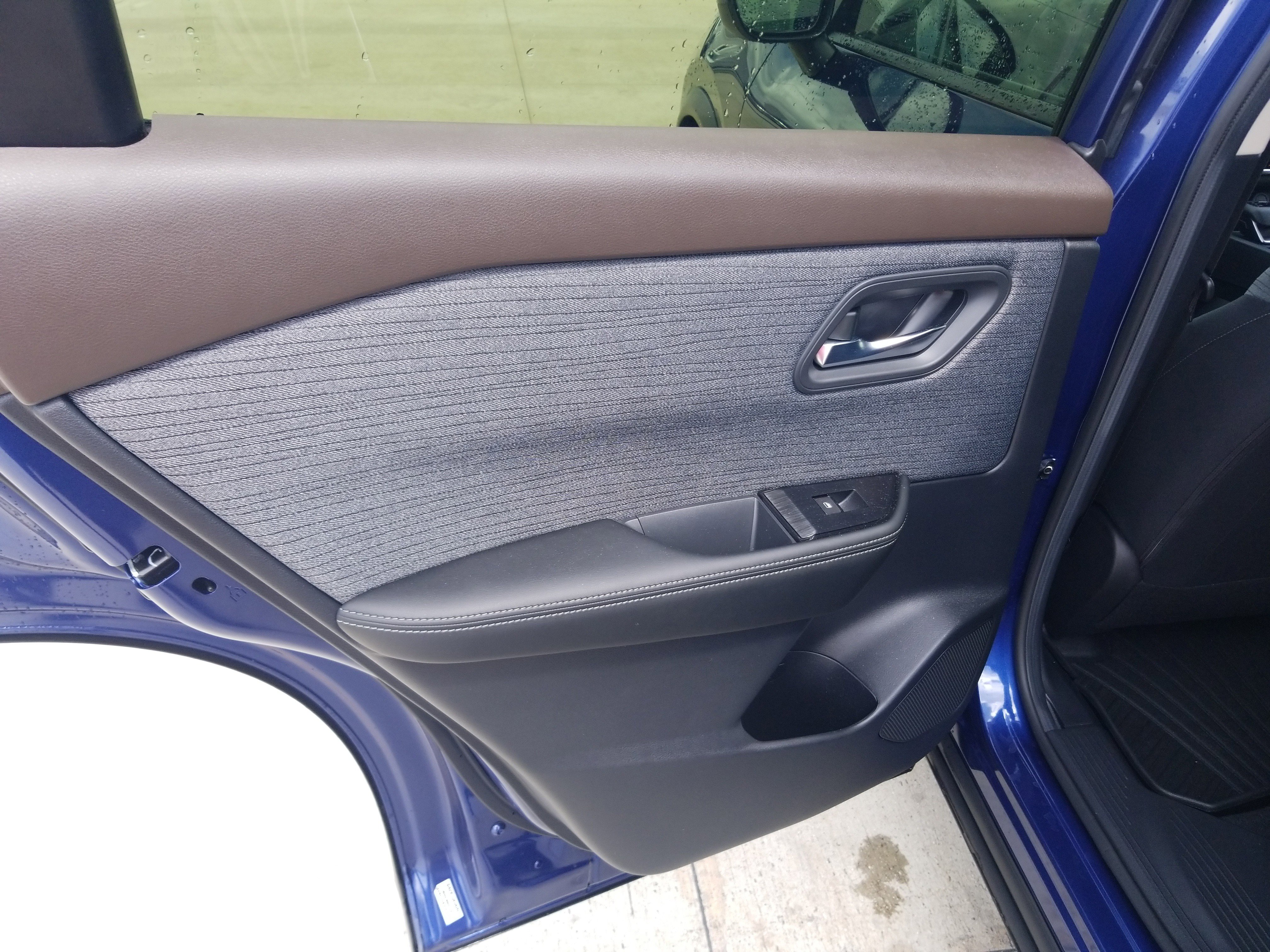 Used 2023 Nissan Rogue SV image 11