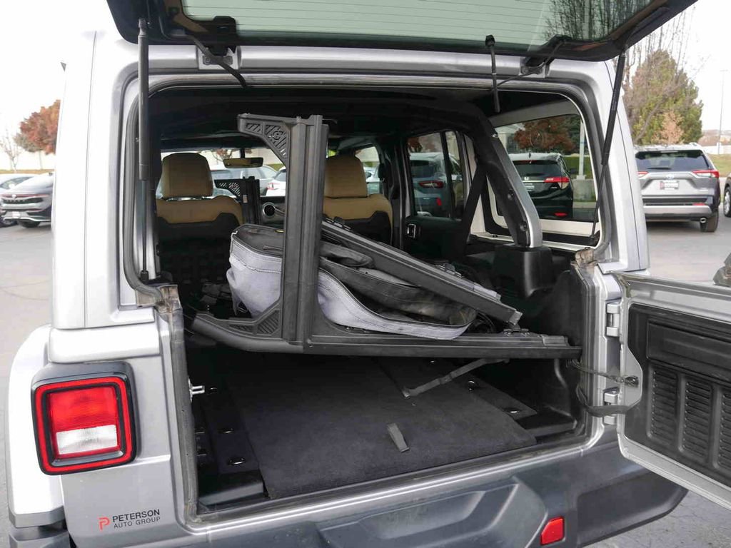 Used 2018 Jeep Wrangler Unlimited Rubicon w/ Dual Top Group image 9