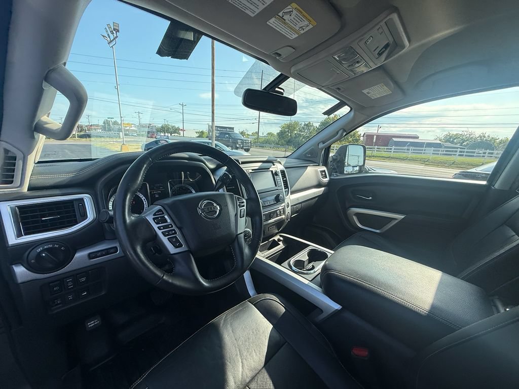Used 2019 Nissan Titan PRO-4X w/ Pro-4x Convenience Package AWD/4WD image 14