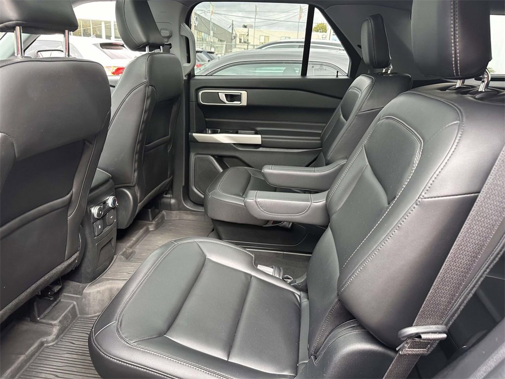 Used 2022 Ford Explorer XLT w/ Equipment Group 202A image 13